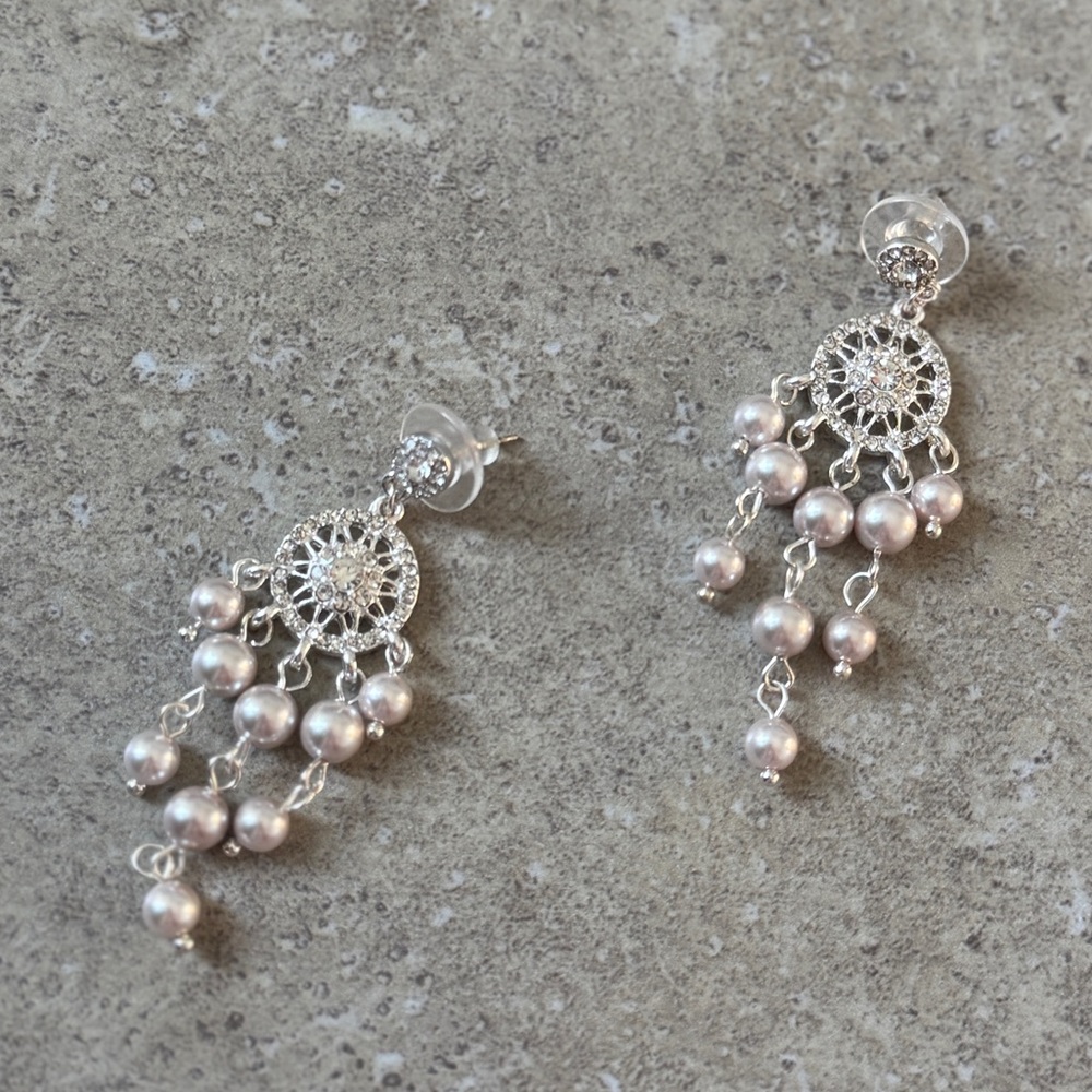 💖4/$20NEW Elegant Silver Dangle Earrings